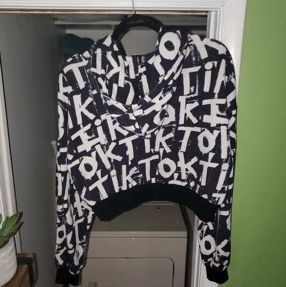 Alice+ Olivia Tic Tox Exclusive - Picture 1 of 4